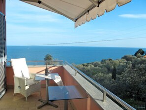 Ciel, L'Eau, Bâtiment, Meubles, Plante, Table, Bleu, Bleu Azur, Chaise, Ombre