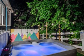 Enjoy the Hot tub to relax after a long day   hiking or swimming.