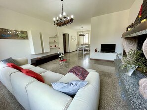 Couch, Möbel, Komfort, Tabelle, Interior Design, Beleuchtung, Bilderrahmen, Wohnzimmer, Studio Couch, Flooring