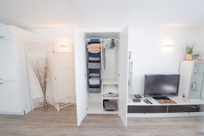 Ihr Schrank