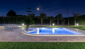 Villa with garden, swimming pool and barbecue in Crevillente