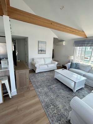 Door left=3 bedrooms, door right=stairs to bedroom 4, den, bathroom rooftop deck