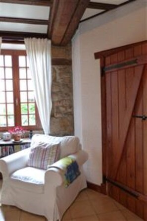 The Cottage - lounge
