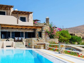 The villa and the pool