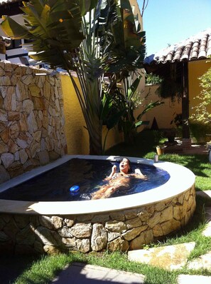 Outdoor spa tub