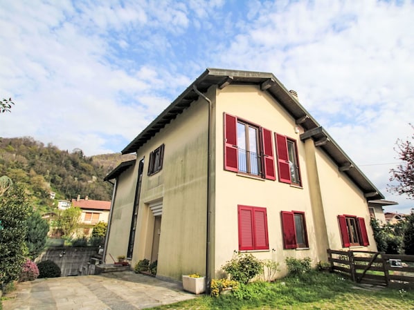 Nuage, Ciel, Plante, Bâtiment, Propriété, Fenêtre, Maison, Arbre, Lot Terre, Bois