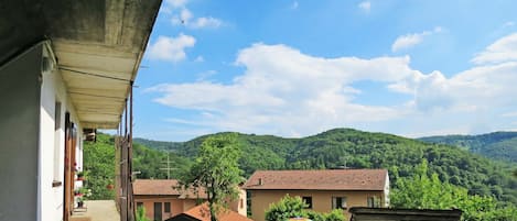 Sky, Property, House, Architecture, Town, Building, Hill Station, Residential Area, Rural Area, Tree
