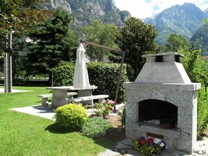 Garten, Gras, Landschaft, Landscaping, Garten, Denkmal, Haus, Grabstein, Strauch, Friedhof