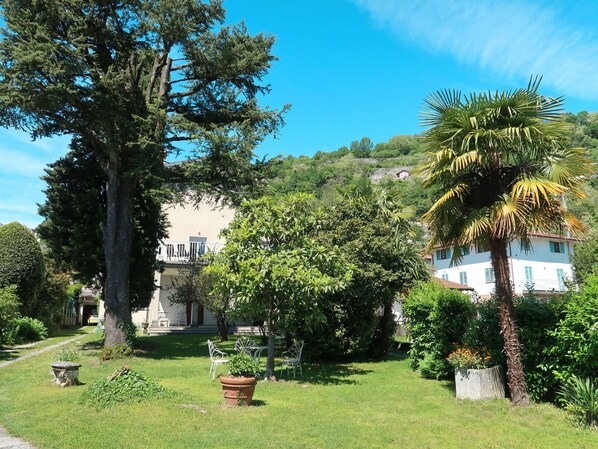 Baum, Eigentum, Himmel, Vegetation, Haus, Daytime, Gras, Grundeigentum, Botanik, Zuhause