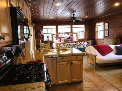 Quality, clean & cozy cabin in the heart of Twain Harte, Perfect for 2!