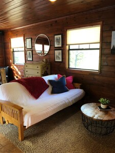 Quality, clean & cozy cabin in the heart of Twain Harte, Perfect for 2!