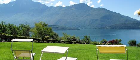 La Nature, Table, Meubles, Vert, Station De Montagne, Ciel, Paysage Naturel, Herbe, Propriété, Chaise Pliante