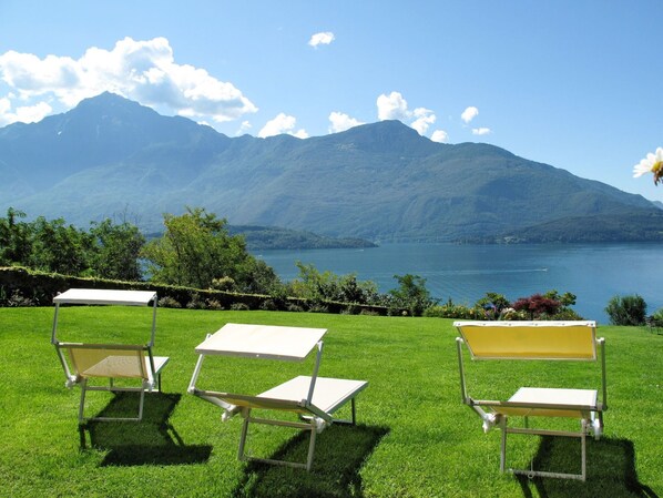 La Nature, Table, Meubles, Vert, Station De Montagne, Ciel, Paysage Naturel, Herbe, Propriété, Chaise Pliante