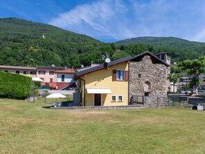 Nuage, Ciel, Plante, Montagne, Bâtiment, Fenêtre, Paysage Naturel, Arbre, Montagnes, Lot Terre