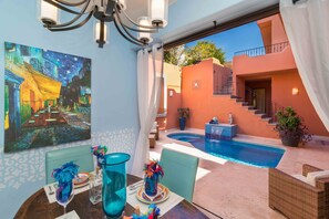 Dining Room / Seat for 4 / Pool