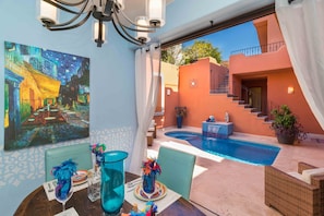 Dining Room / Seat for 4 / Pool