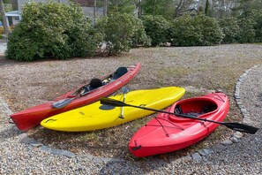 Exterior | 3 Kayaks