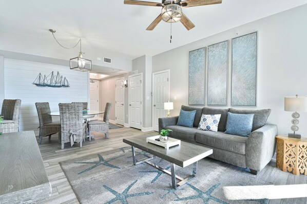 Palms 1715- Living Area