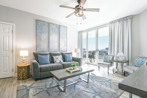 Palms 1715- Living Area