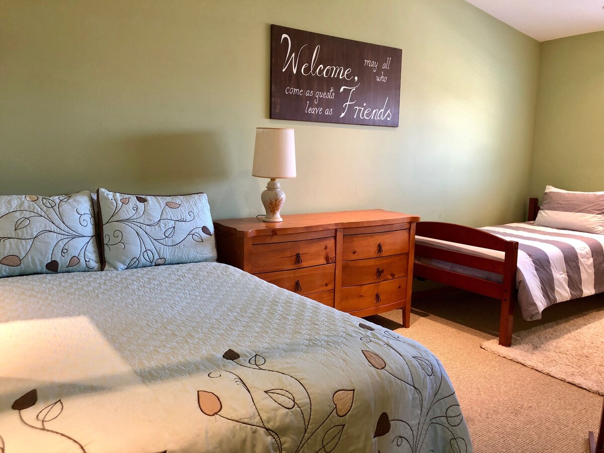 Cozy Guesthouse w heated jacuzzi, firepit & pool – Santa Clarita