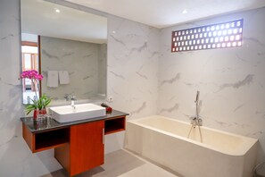 Superior Room | Bathroom