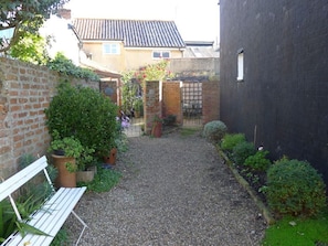 The side of Loom Cottage leading to enclosed back yard.