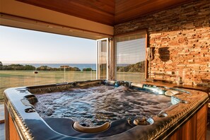 A jacuzzi invites you to bask in ocean vistas and the sounds of lapping waves.