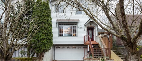 Comfortable and close-in Portland Town Home