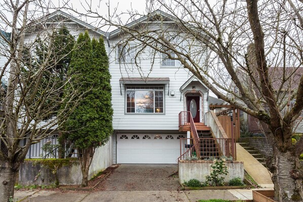 Comfortable and close-in Portland Town Home