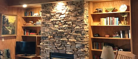 Living room/gas fireplace 