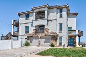 Large luxury 3 story home for your vacation! 