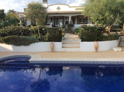 "Neu für 2020" Algarve Country Villa mit privatem Pool in der Nähe von Silves und Stränden