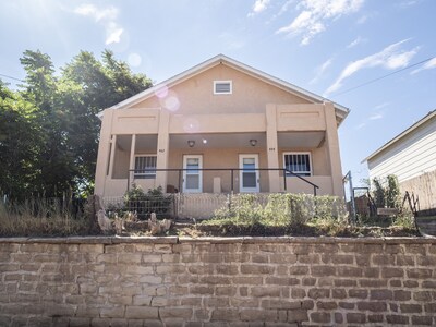 Quaint Little Getaway - Artist Home