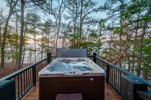 Great stargazing at night from the hot tub