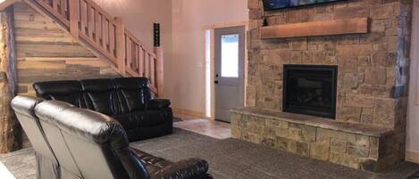 Spacious living room with cozy gas fireplace and a smart TV to stream your favorite shows/movies