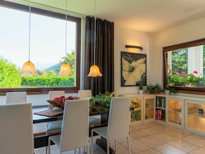 Plante, Meubles, Fenêtre, Plante D'Appartement, Table, Fleur, Chaise, Bois, Salon, Design Intérieur