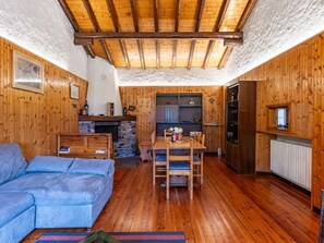 Table, Furniture, Picture Frame, Building, Wood, Couch, Living Room, Architecture, Floor, Interior Design