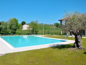 Piscine, Propriété, Herbe, Immobilier, Maison, Biens, Loisir, Zone Résidentielle, Domicile, Bâtiment