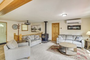 Living Room | Smart TV | Free WiFi