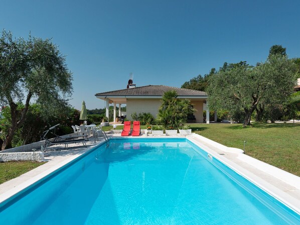 Piscine, Propriété, Maison, Immobilier, Domicile, Bâtiment, Villa, Biens, Zone Résidentielle, Arrière-Cour