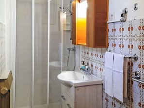 Bad Sink, Armatur, Badezimmer, Interior Design, Sinken, Flooring, Holz, Fussboden, Zapfhahn, Installation