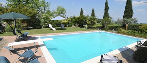 Piscina, Proprietà, Immobiliare, Casa, Tempo Libero, Erba, Rettangolo, Vacanza, Villa, Costruzione