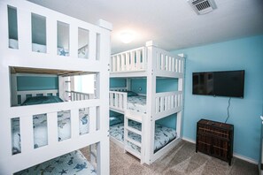 Bunk room, triple twin beds, triple full beds, sleeps 9