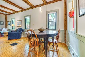 Dining Space | Dishware/Flatware