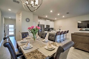 Dining Area | Kitchen