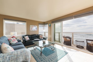 Living room ocean front.