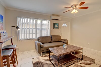 Beach modern apartment steps to the beach and the intercoastal