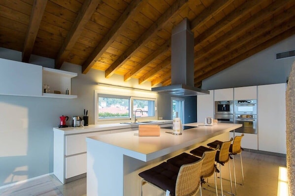 Stunning kitchen and dining area