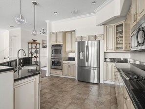 Fully Equipped Kitchen with Stainless Steel Appliances, First Floor