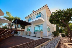Villa Bella Vista by Ezoria Villas (2712)